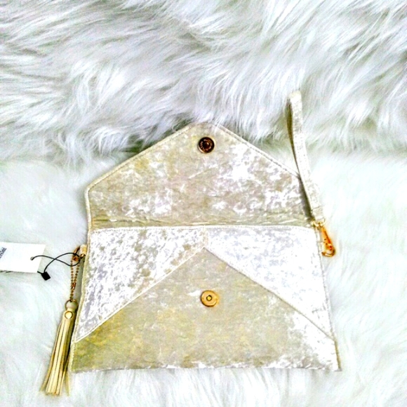 (NEW)! Cute! Cream! Crush Velvet Clutch! :-) - Picture 8 of 12